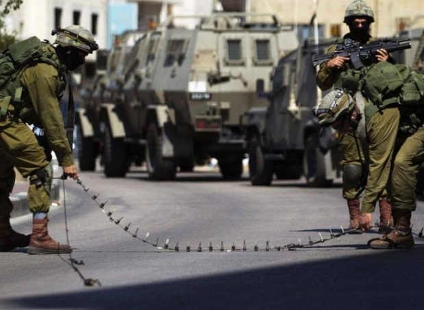 الاحتلال يواصل إغلاق المدخل الرئيس لقرية برقة شرق رام الله-الحياة الجديدة