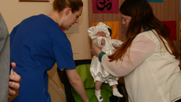 رغم المؤبد.. ضحية جديدة لسفاحة الأطفال في بريطانيا فضحتها صورة