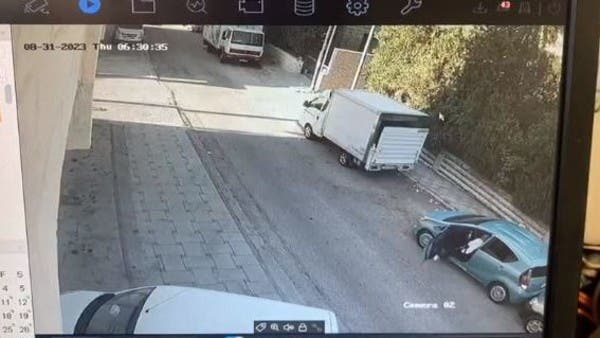 مشهد مروع.. سارق سيارة في الأردن يسحل فتاة أكثر نصف كيلومتر
