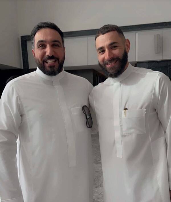 بنزيمة يظهر بالثوب السعودي وسط تفاعل كبير لرواد مواقع التواصل الاجتماعي