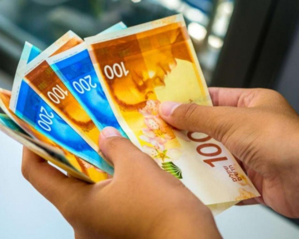 رواتب الموظفين عن شهر آب يوم غد-الحياة الجديدة