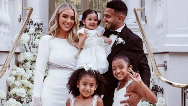 صورهما غزت التواصل.. ثاني حفل زفاف لرياض محرز