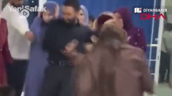 فيديو لحادث مأساوي.. رفضته وتزوجت من غيره فأطلق النار على عريسها!