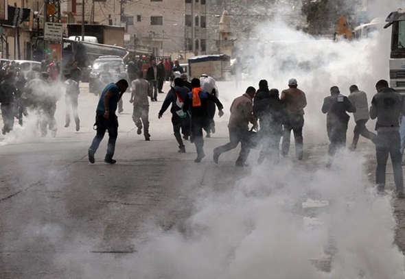 إصابات بالاختناق خلال مواجهات شرق طولكرم-الحياة الجديدة