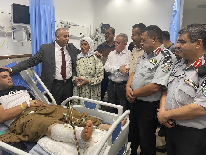 القائم بأعمال محافظ جنين ووقادة الأجهزة الأمنية يعودن الجرحى من أبناء المؤسسة الأمنية-الحياة الجديدة