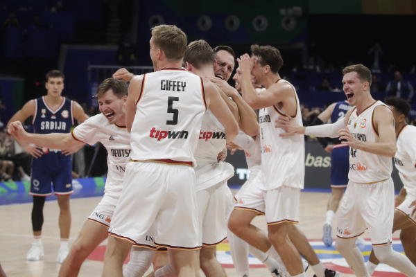 ألمانيا تدون اسمها مع الكبار وتتوج باللقب