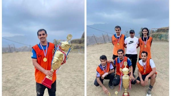 احبسوا أنفاسكم.. شابان يسقطان من أعلى سفح قرب جازان