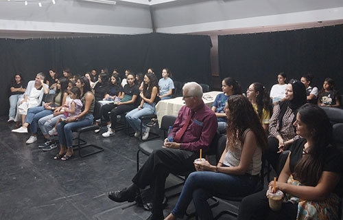 فريق آنسات السرية الكروي يحتفي باختتام مشروع “قصتي”