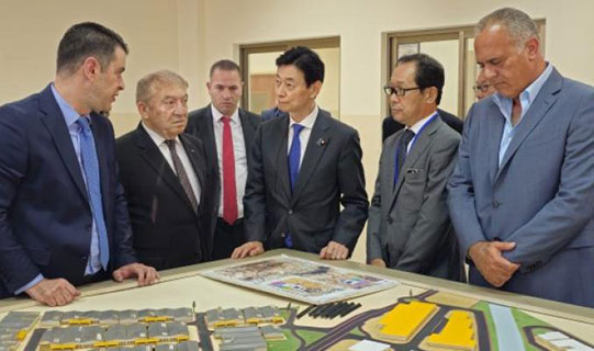 العسيلي ونظيره الياباني يبحثان تعزيز التعاون الاقتصادي واستثمارات مشتركة