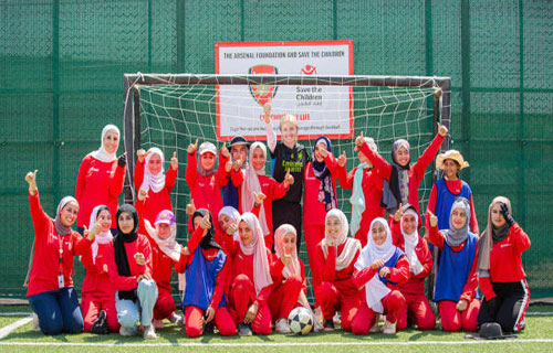 لاعبة أرسنال تصنع التاريخ بزيارة أكبر مخيم للاجئين السوريين