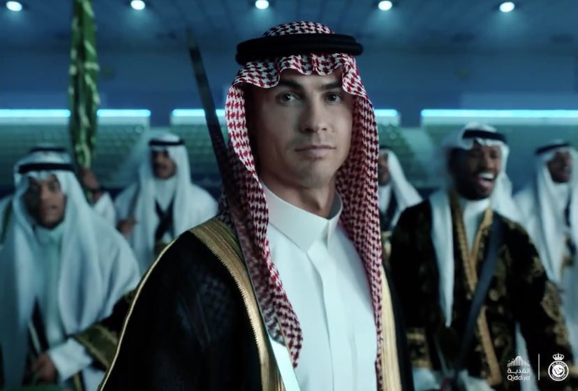 رونالدو يرتدي “البشت” في احتفال النصر باليوم الوطني السعودي