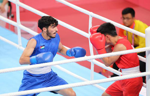 الملاكم أبو سل يبلغ دور الـ 16