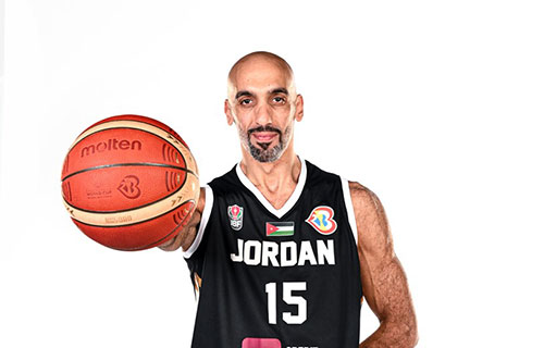 زيد عباس نجم سطّر مسيرته الاحترافية بخط تصاعدي في كرة السلة الأردنية