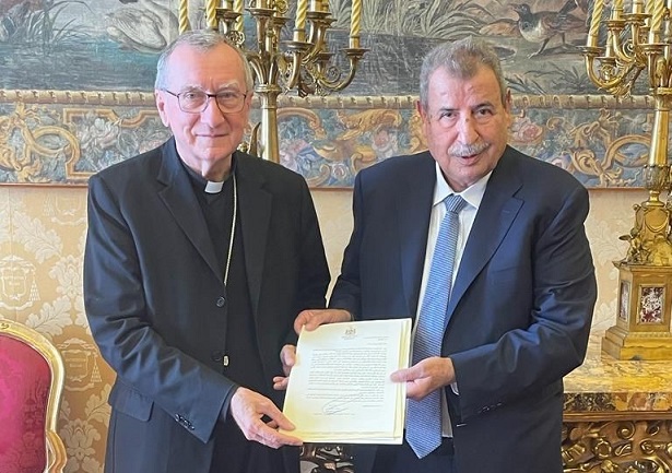 خوري يسلم أمين سر الفاتيكان رسالة من الرئيس إلى البابا فرنسيس-الحياة الجديدة