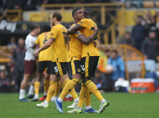 “مان سيتي” يكبو بأول هزيمة أمام ولفرهامبتون ويبقى في القمة وتوتنهام يطيح ليفربول ويتبوأ الوصافة