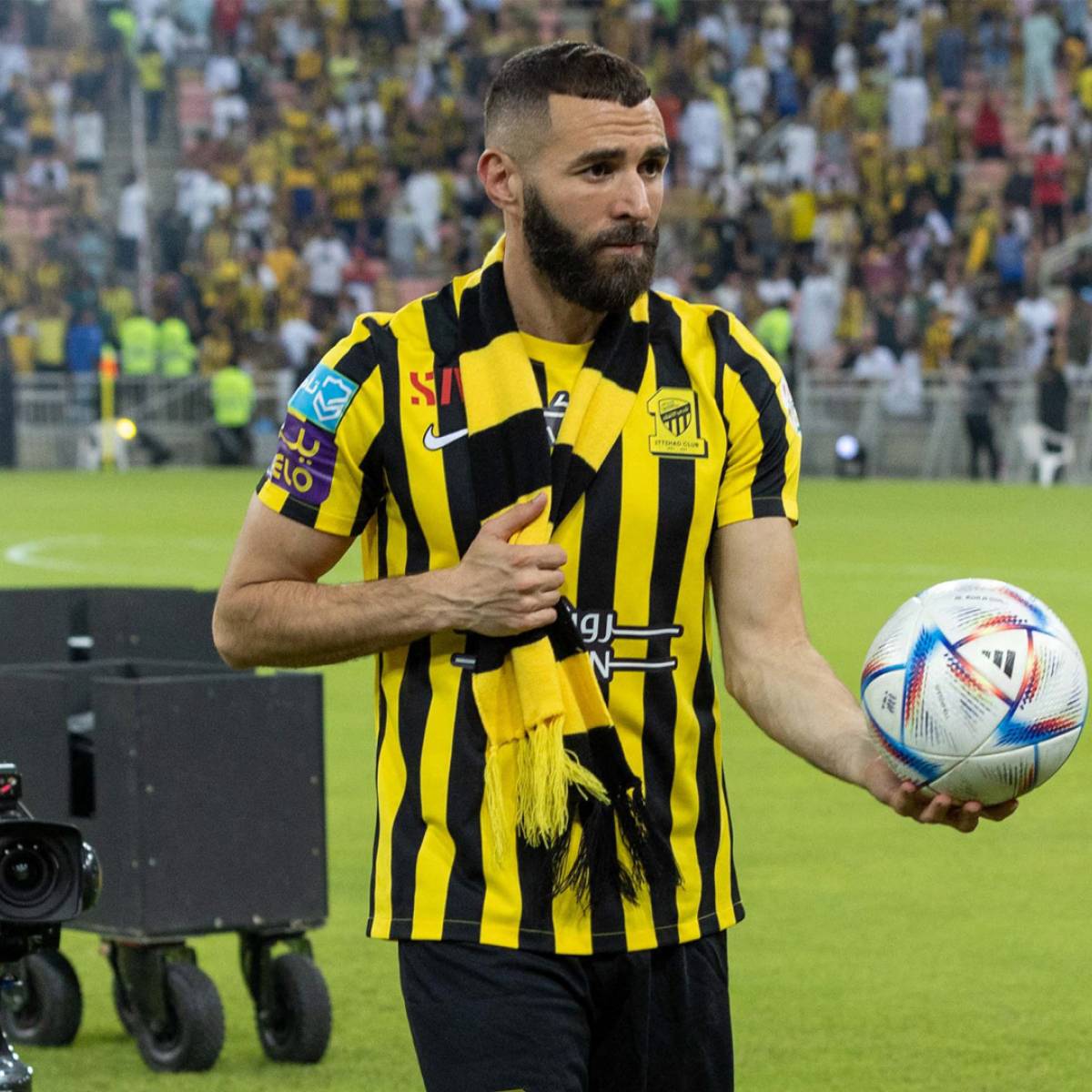 نفي رحيل بنزيمة عن الدوري السعودي