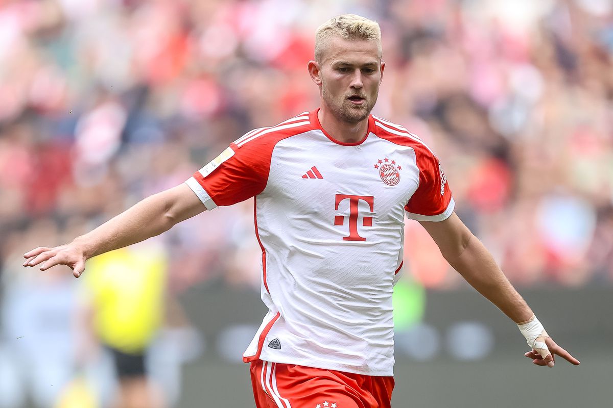 دي ليخت قد يغيب عن بايرن حتى فترة التوقف الدولي