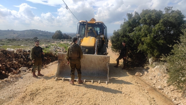 الاحتلال يمنع العمل واستصلاح مئات الدونمات الزراعية شمال الخليل-الحياة الجديدة