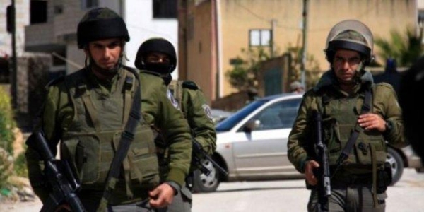 الاحتلال يعتقل ثلاثة أشقاء من الخليل-الحياة الجديدة