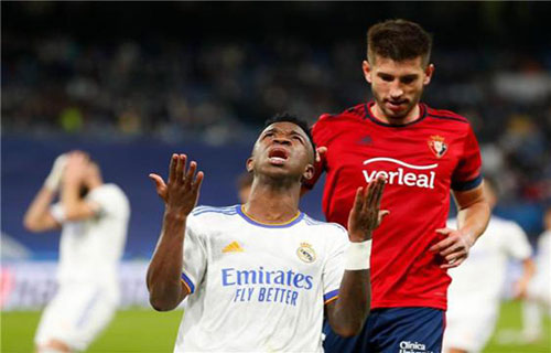 ريال مدريد وبرشلونة يصارعان أوساسونا وغرناطة في “الليجا”