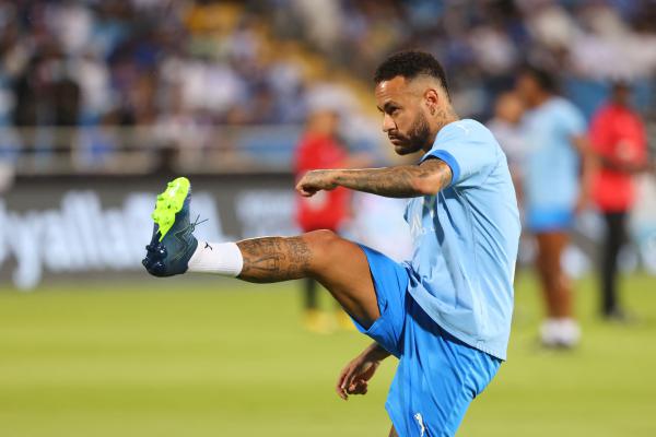 نيمار يغادر الهلال ويعود الى البرازيل لظروف عائلية