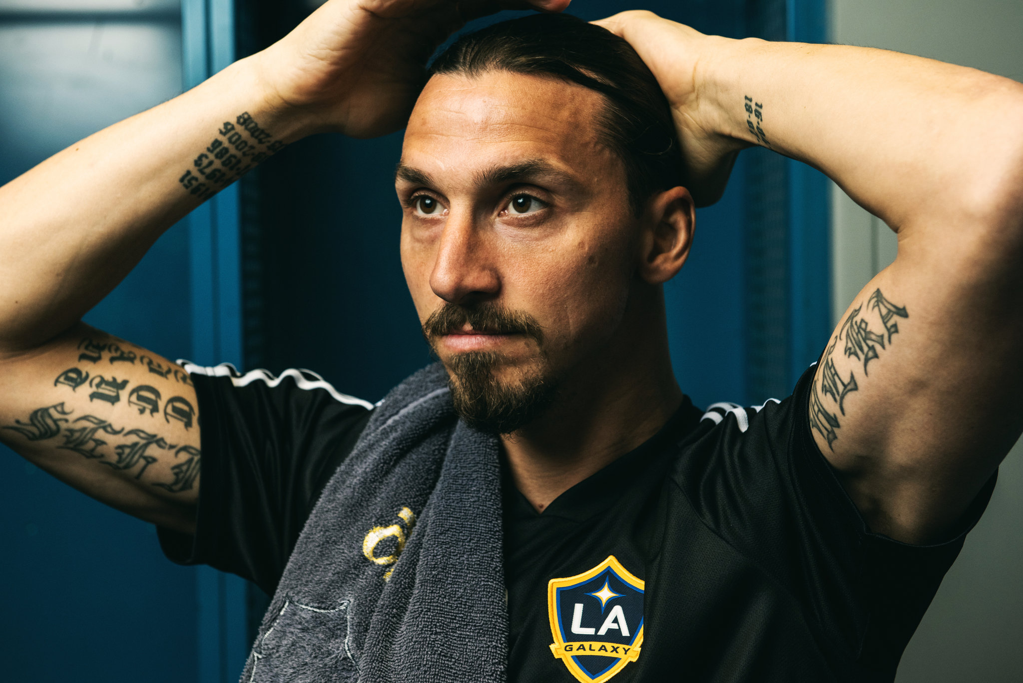 السلطان إبراهيموفيتش يفتح النار على رونالدو ونجوم الدوري السعودي