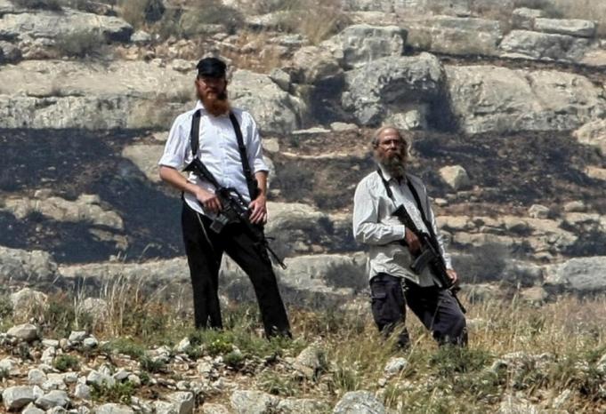 مستعمرون يطلقون الرصاص صوب مركبات المواطنين على طريق المعرجات-الحياة الجديدة