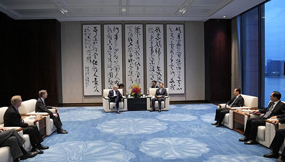 وفد أميركي يتّهم خلال زيارته بكين شركات صينية بـ”تأجيج الإدمان على عقار الفنتانيل”