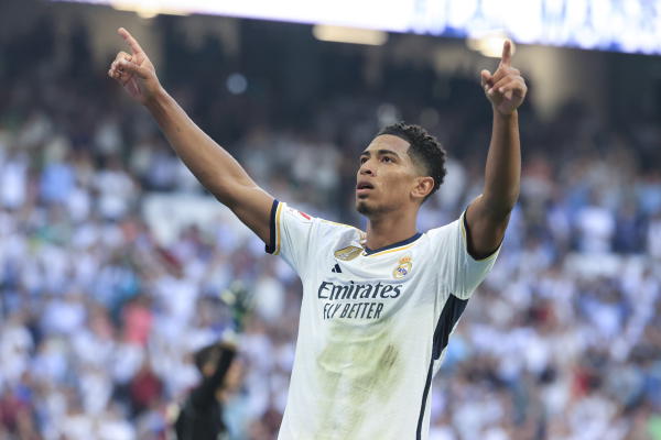 بيلينجهام يعيد رونالدو إلى غرفة ملابس الريال وأنشيلوتي يشيد باللاعب الإنكليزي