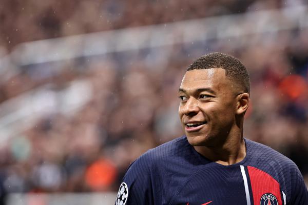 إنريكي مدافعاً: مبابي ليس سوبرمان !