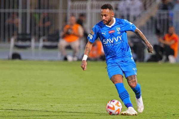 ميسي الأفضل وبنزيمة مهاجم كلاسيكي