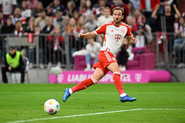 مهاجم انكلترا “كين” يأمل باللعب على المستويات لمدة تسع سنوات