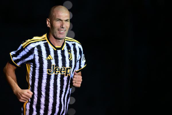 أنباء تتحدث عن اقتراب زيدان من العودة لريال مدريد