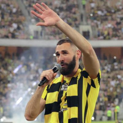 محامي بنزيمة يكشف عن حالته النفسية بسبب وصمه بـ”الإرهاب”