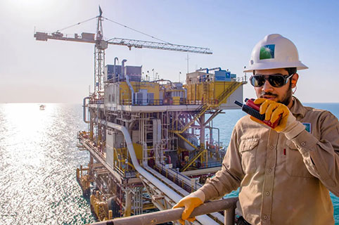 أسعار النفط تهبط بعد إفراج “حماس” عن رهينتين أميركيتين