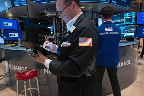 “وول ستريت” تغلق على انخفاض حاد وسط مخاوف حيال الصراع