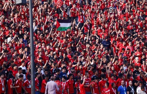 جماهير الأهلي تردّد في قلب إستاد القاهرة: “وطّي الصوت.. الناس بتموت”