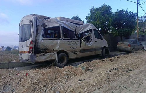 جيش الاحتلال يُحطم حافلة مركز شباب طولكرم