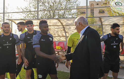 الفريق جبريل الرجوب يتفقد معسكر “الفدائي” التدريبي في الاردن