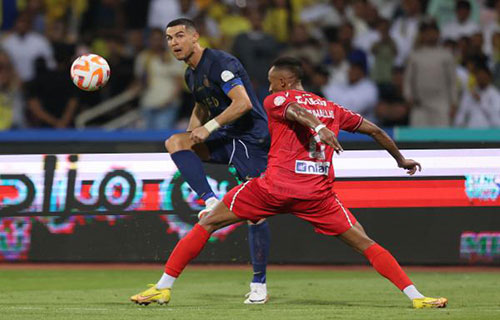 رونالدو يتلقى هدية على “طبق من ذهب” من لاعب الوحدة