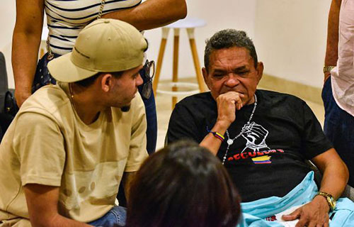 لقاء مؤثر يجمع بين دياز وعائلته في كولومبيا