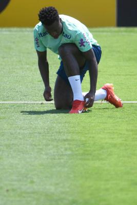 فينيسيوس يوجه رسالة لجمهوره بعد تعرضه للإصابة