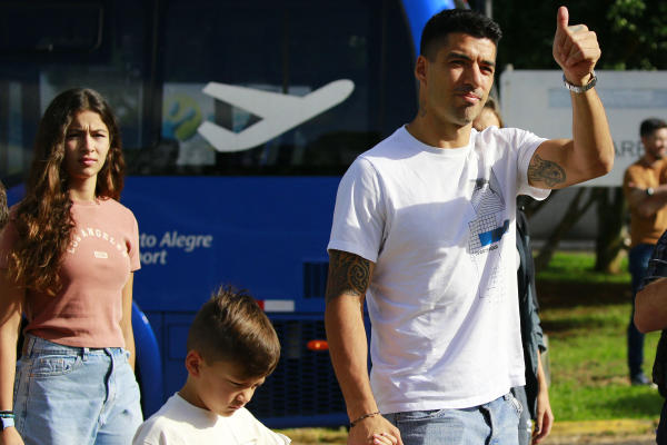 لويس سواريز يتوّج بجائزة أفضل لاعب بالدوري البرازيلي