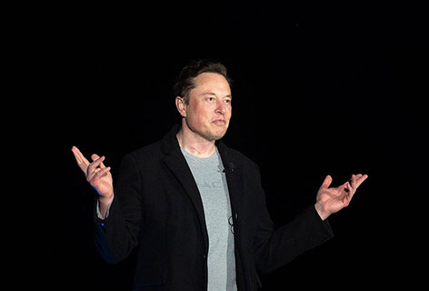 إيلون ماسك يرفض شيطنة النفط والغاز