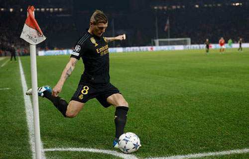 أصوات ألمانية تعارض عودة كروس المحتملة لمنتخب “الماكينات”