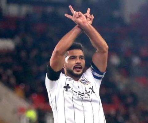 عميد المصريين المحترفين في إنكلترا يُطيّر رسالة مؤثرة لغزة