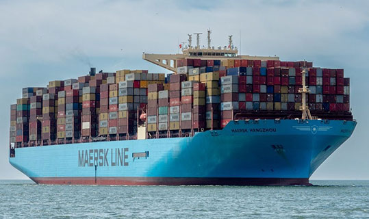 “ميرسك” تحول مسار سفنها مجدداً بعيداً عن البحر الأحمر