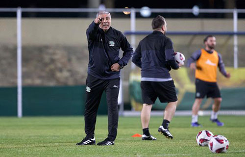 مكرم دبوب .. مدرب تونسي يحفظ خريطة فلسطين