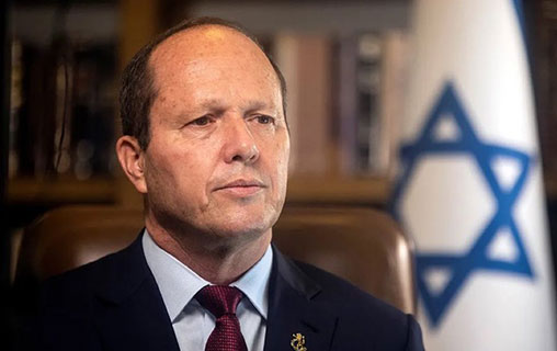 وزير إسرائيلي يدعو للتحول من توظيف فلسطينيين إلى أجانب