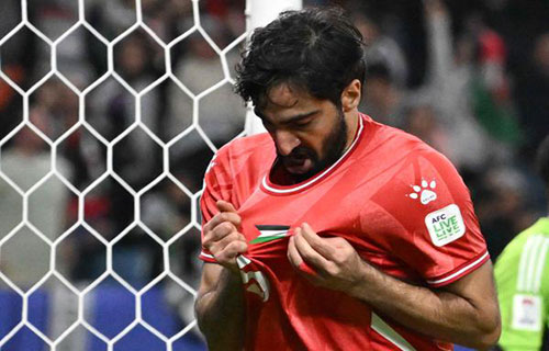 الاحتلال قصف منزلي .. وأجهل مصير عائلتي